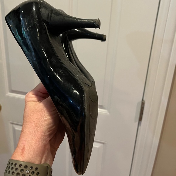 Bandolino Black Patent Pumps - Size 9 - Picture 9 of 11